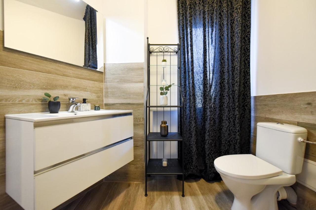 Discover Comfort: Charming & Spacious Apartment In The Old Town بوخارست المظهر الخارجي الصورة