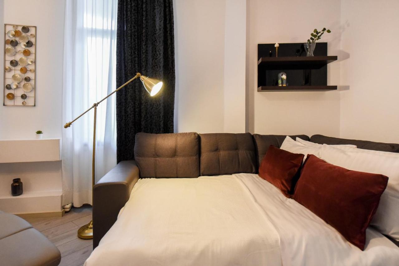 Discover Comfort: Charming & Spacious Apartment In The Old Town بوخارست المظهر الخارجي الصورة
