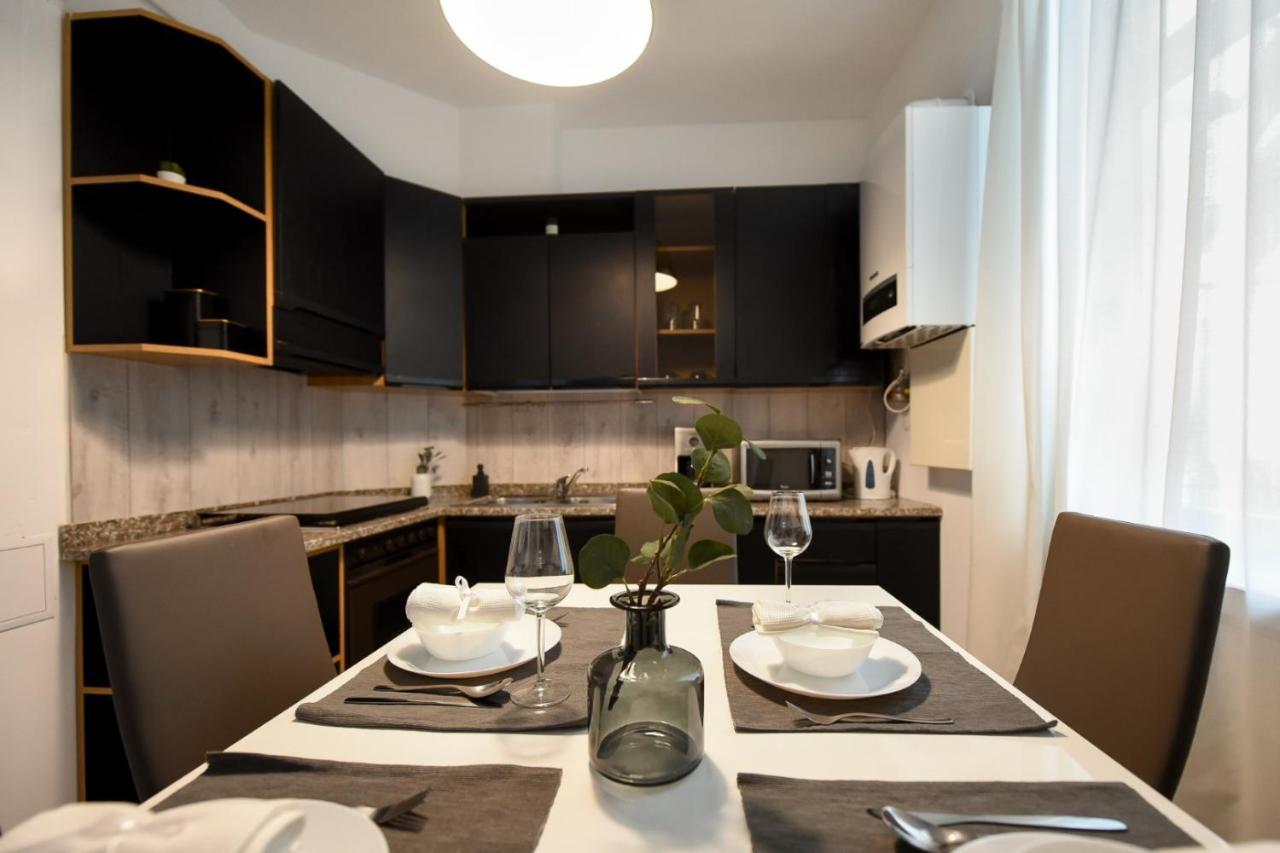 Discover Comfort: Charming & Spacious Apartment In The Old Town بوخارست المظهر الخارجي الصورة