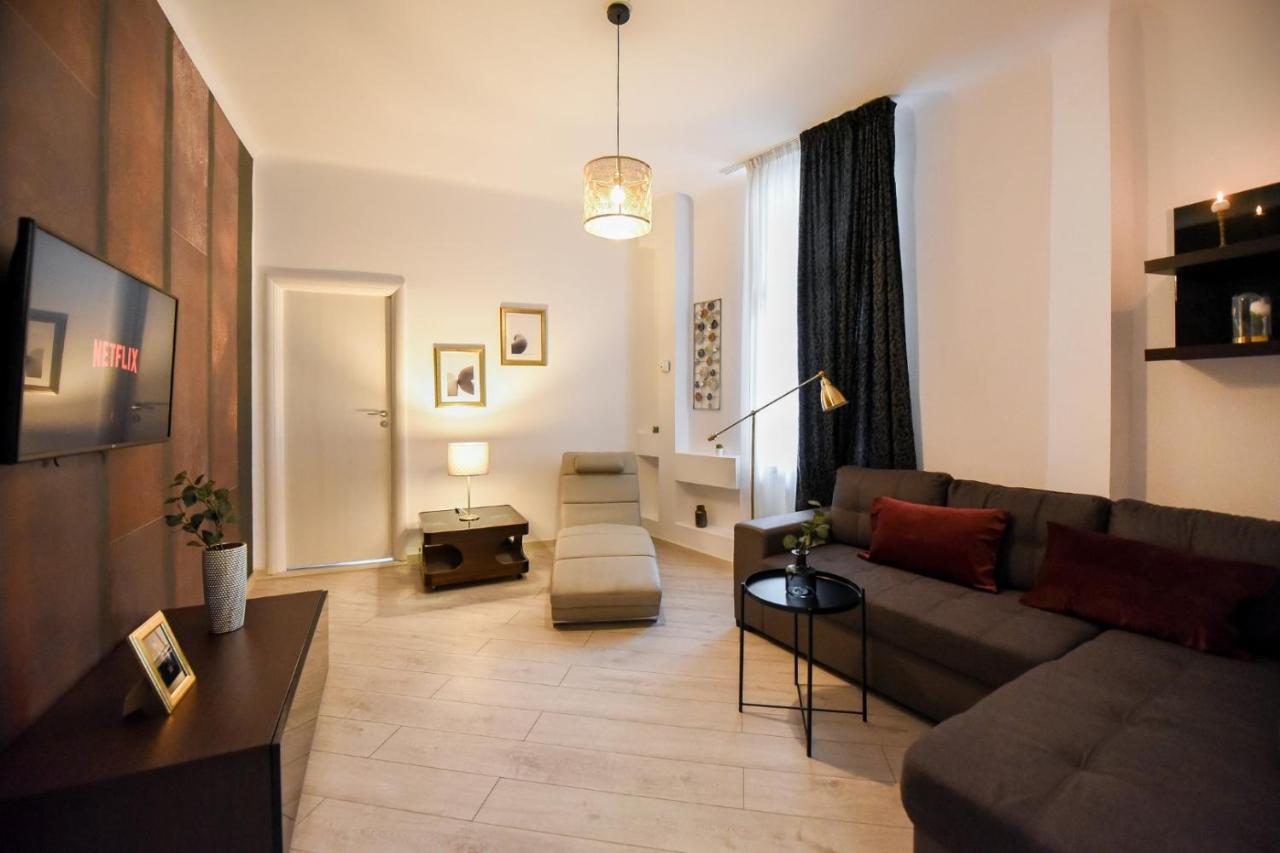 Discover Comfort: Charming & Spacious Apartment In The Old Town بوخارست المظهر الخارجي الصورة