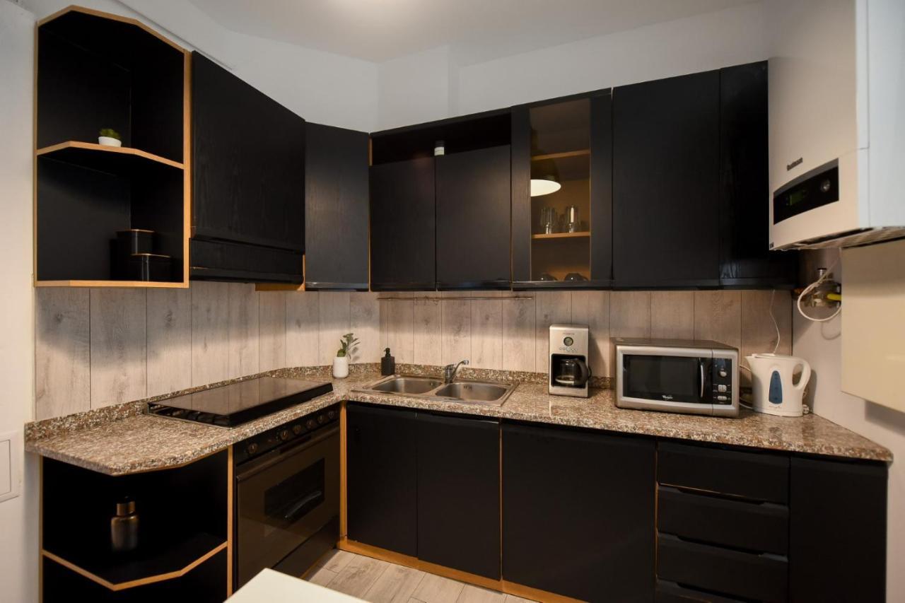 Discover Comfort: Charming & Spacious Apartment In The Old Town بوخارست المظهر الخارجي الصورة